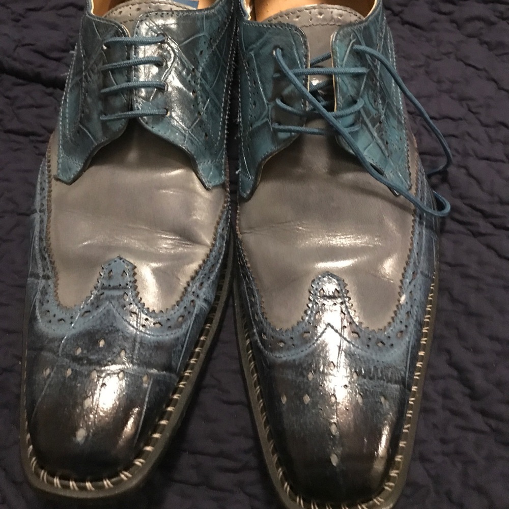 Men’s shoes..11